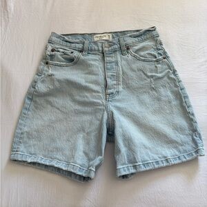 Abercrombie & Fitch - The 7β Dad Short High Rise
